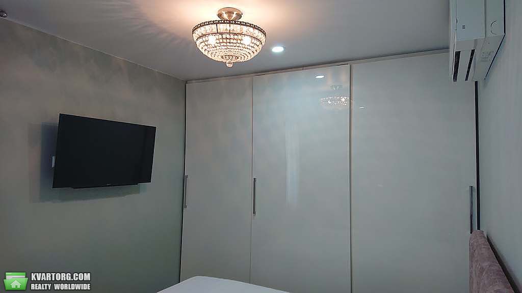 Rent out 2-room apartment. Киев,  Франко — photo 2