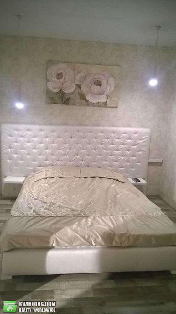 Rent out 2-room apartment. Днепропетровск, Набережная победы — photo 1