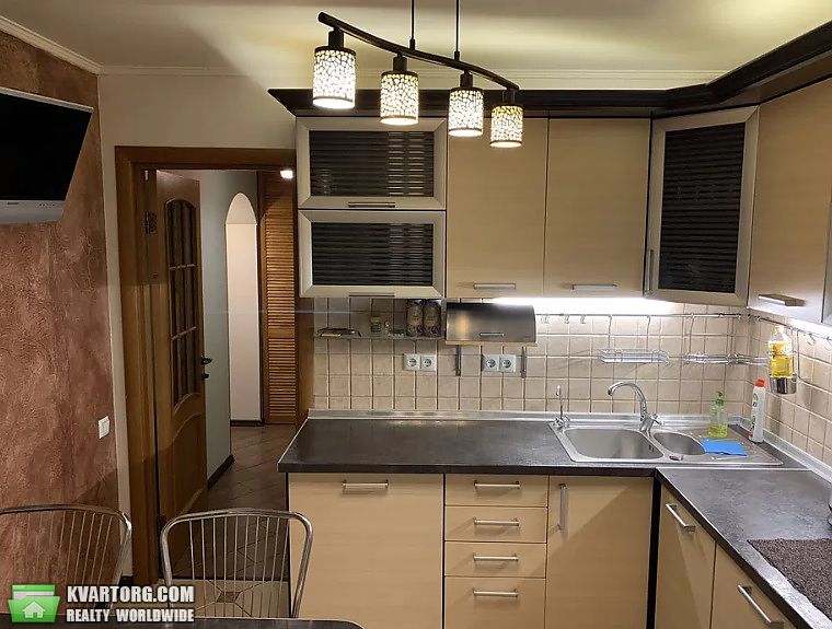 Sell 3-room apartment. Вышгород,  Школьная — photo 1