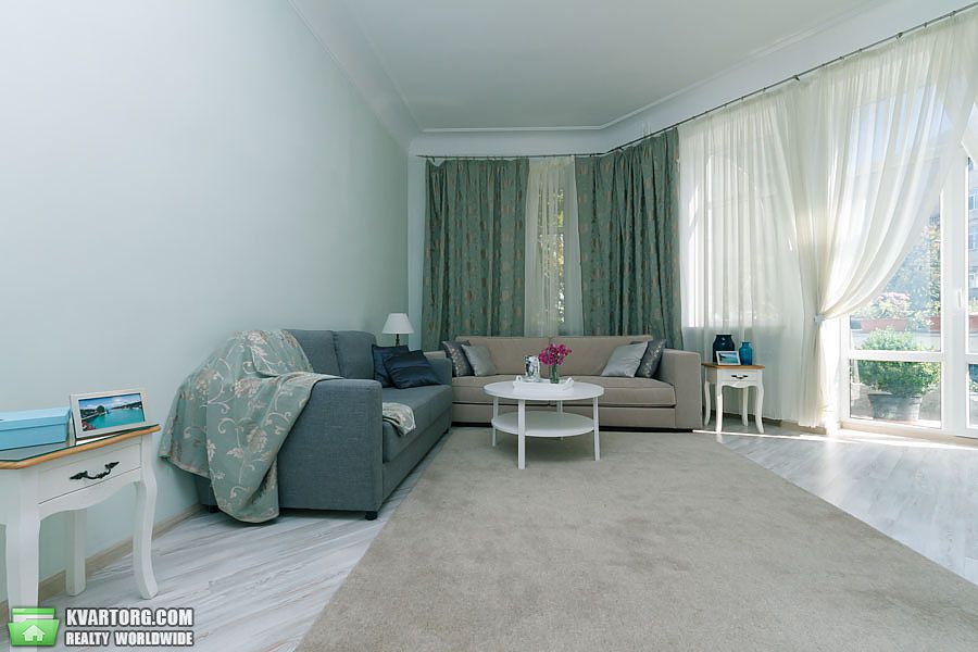 Rent out 3-room apartment. Киев,  Лютеранская — photo 8