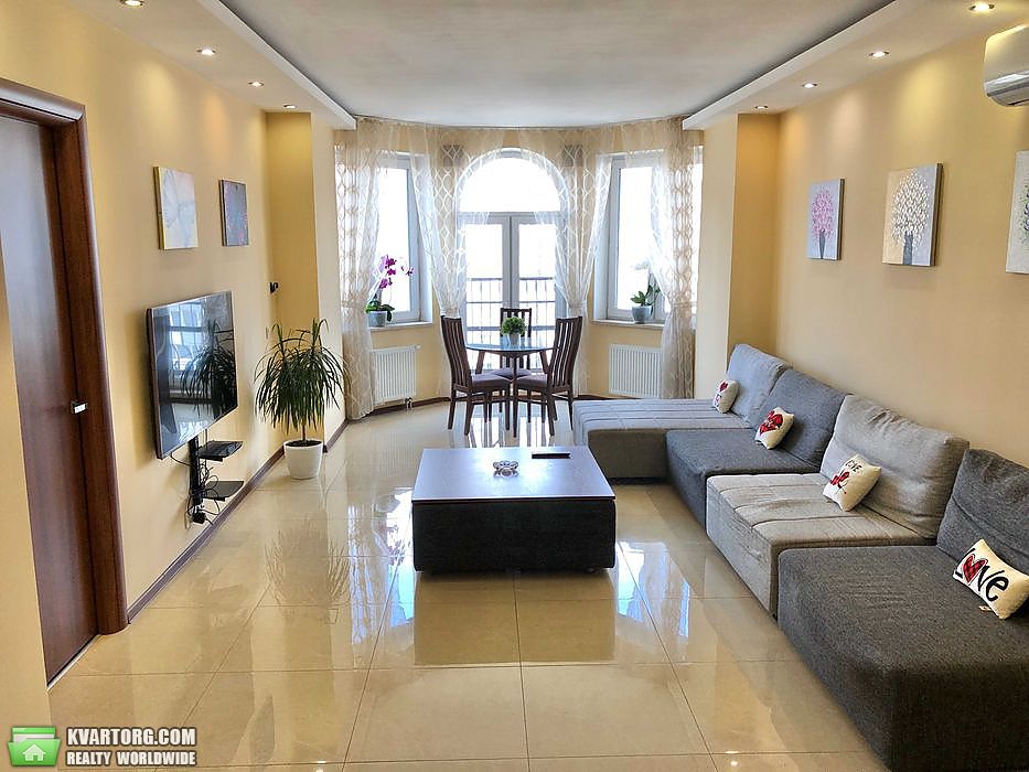 Rent out 3-room apartment. Киев, Полтавская — photo 4