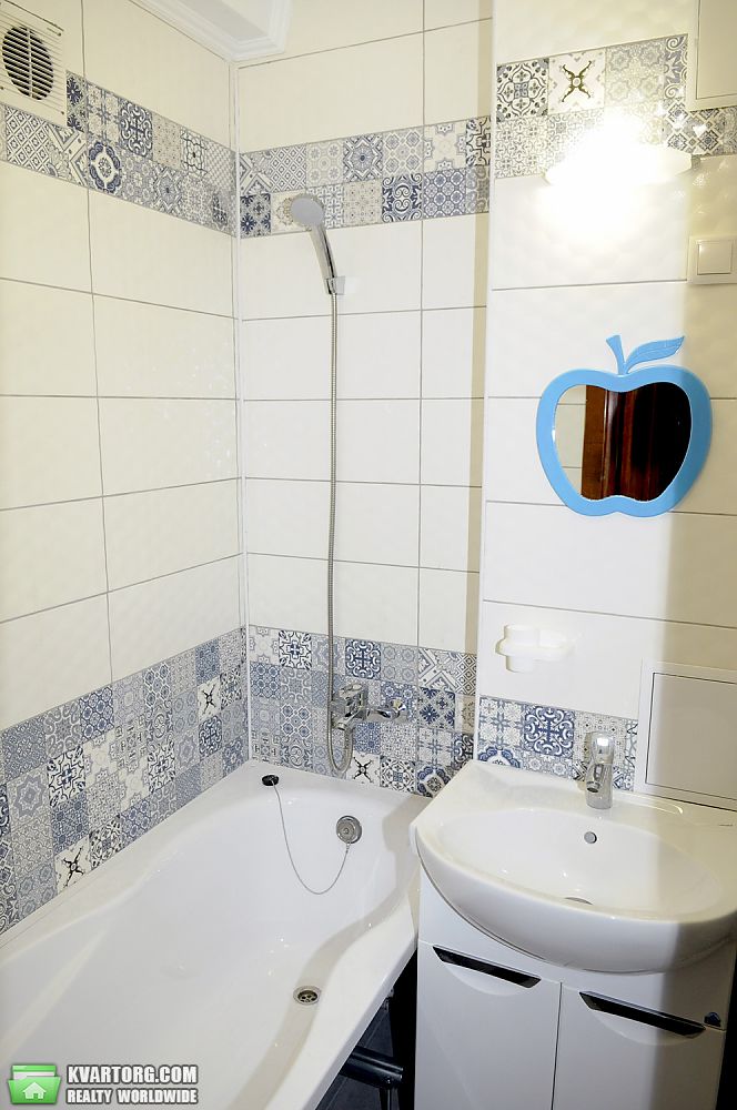Rent out 2-room apartment. Киев,  Мартиросяна — photo 7