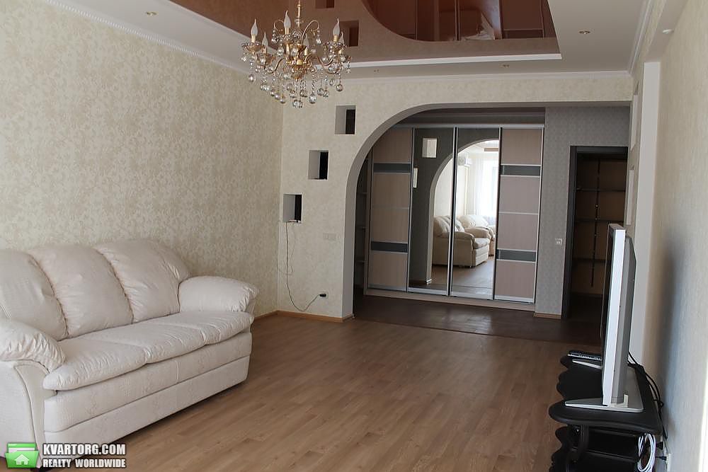 Rent out 2-room apartment. Киев,  Голосеевская — photo 1