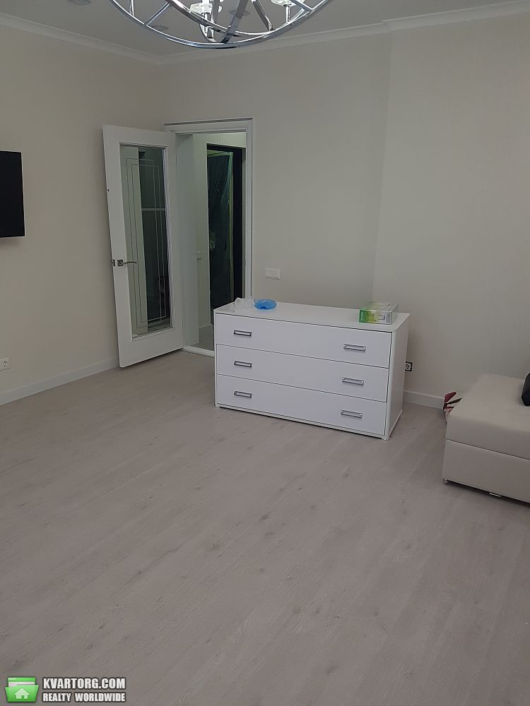 Rent out 1-room apartment. Киев, Харьковское  шоссе — photo 7