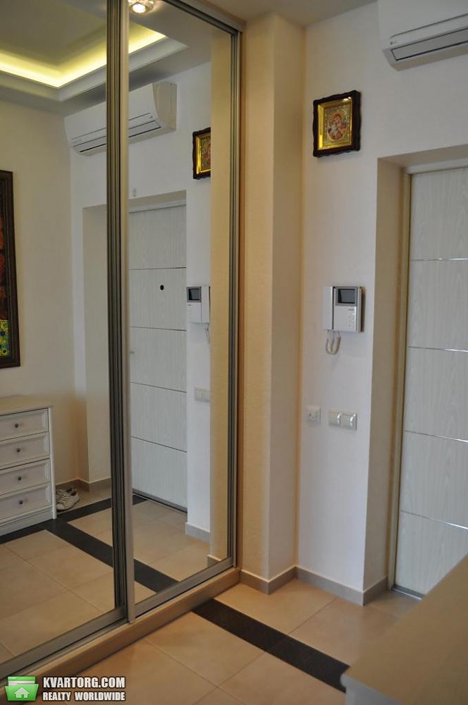 Rent out 2-room apartment. Киев,  Соломенская — photo 7