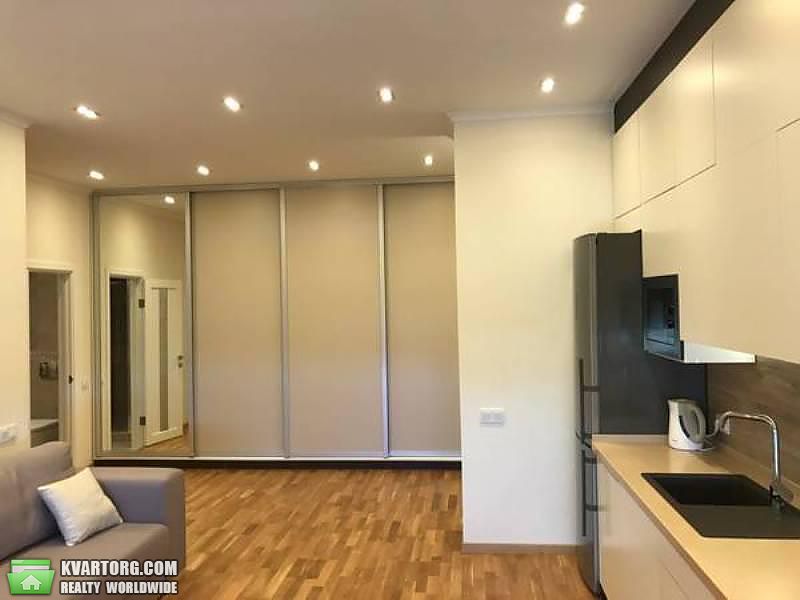 Rent out 2-room apartment. Киев, коновальца — photo 3