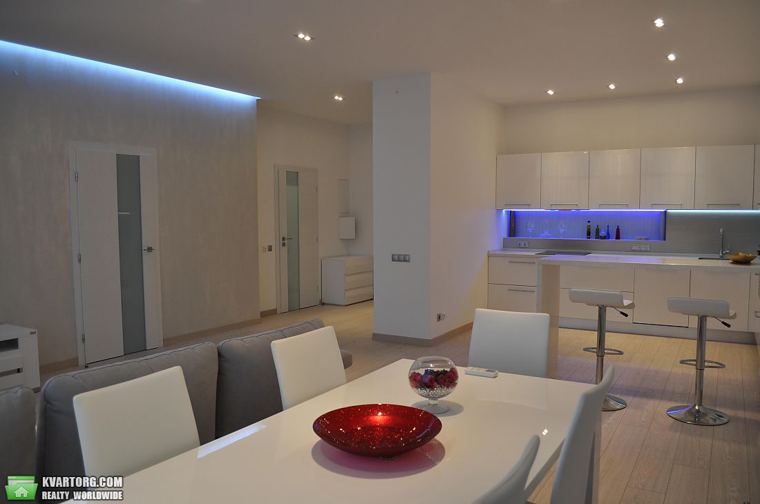 Rent out 3-room apartment. Киев,  Щорса — photo 5