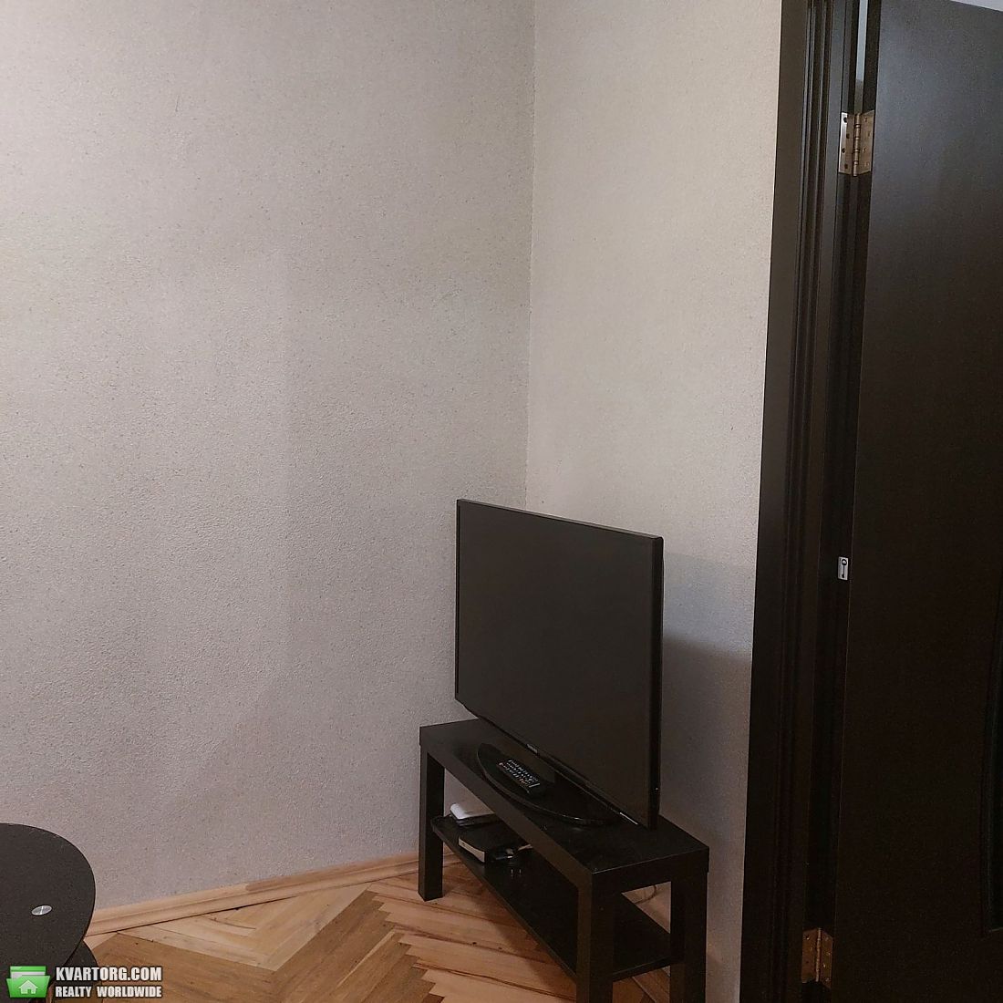 Rent out 2-room apartment. Киев,  Салютная — photo 4