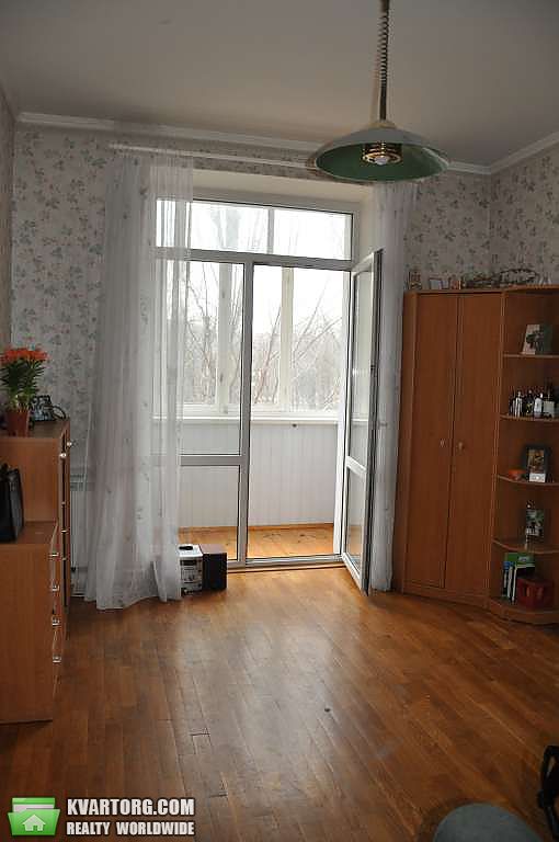 Sell 3-room apartment. Киев,  Петровского — photo 1