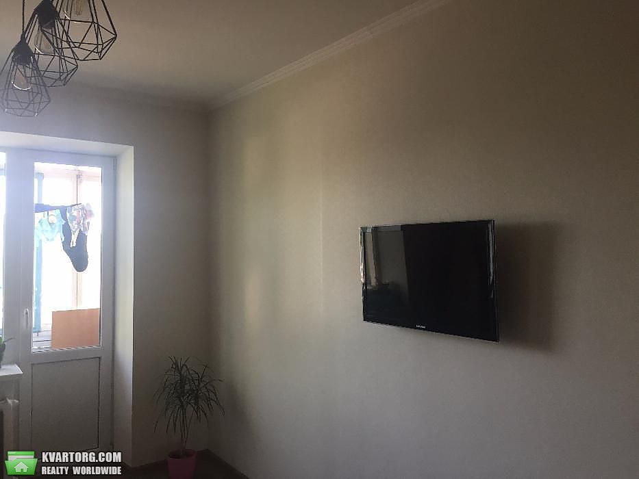 Sell 2-room apartment. Киев,  Набережно-Луговая — photo 1