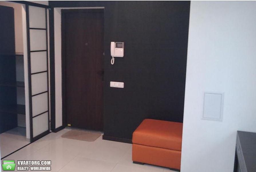 Rent out 3-room apartment. Киев,  Черновола — photo 10