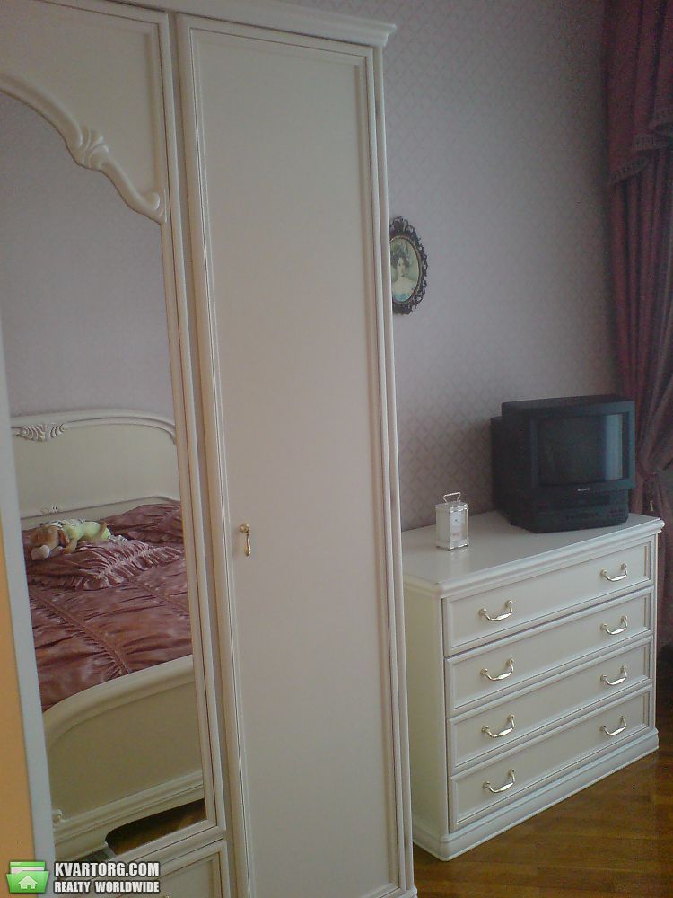 Rent out 2-room apartment. Киев,  Семьи Хохловых — photo 4