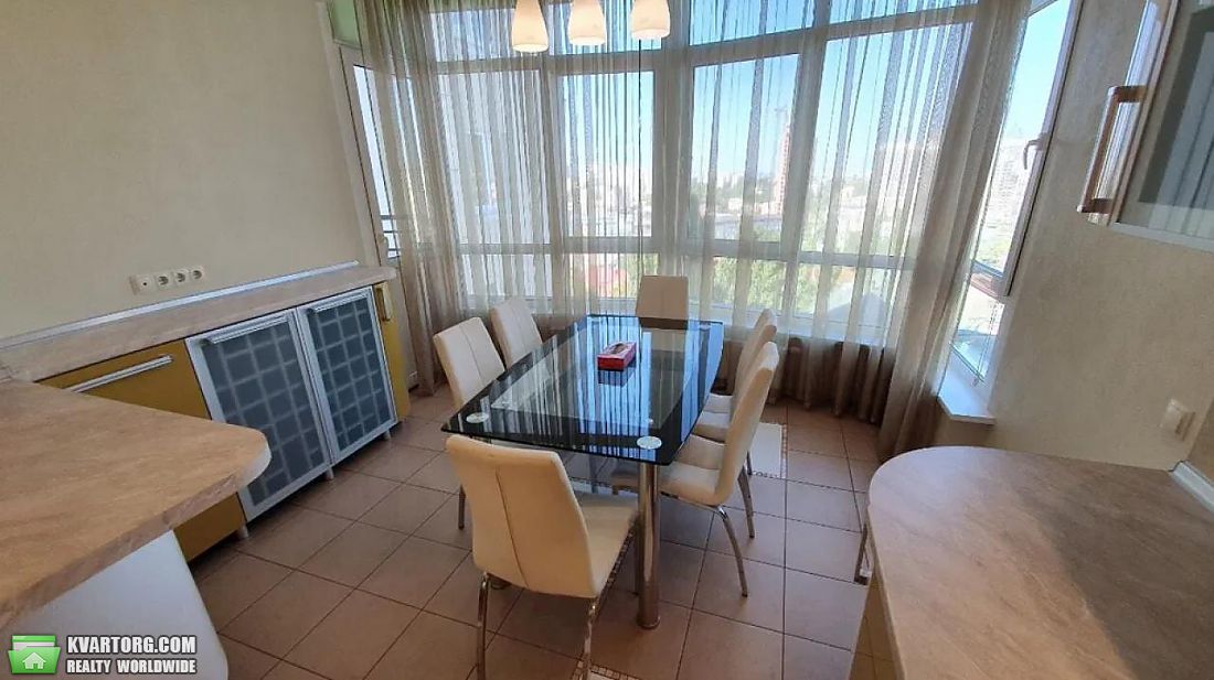 Rent out 3-room apartment. Киев,  Артема — photo 5