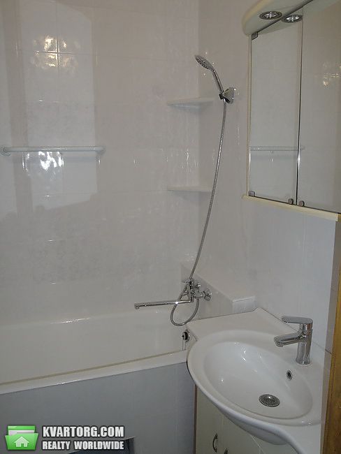 Rent out 2-room apartment. Киев,  Мазепы — photo 3