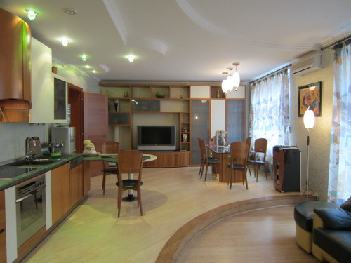 Rent out 4-room apartment. Киев, Институтская — photo 2