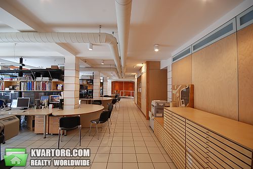 Rent out office. Днепропетровск, Октябрьская площадь — photo 1