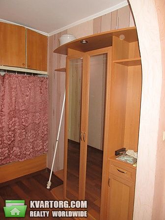 Rent out 3-room apartment. Киев, Коллекторная — photo 1