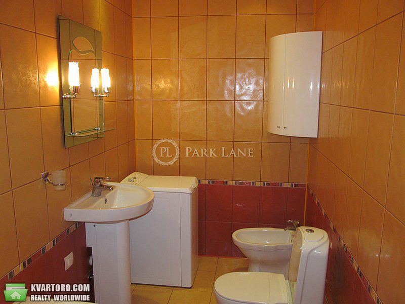 Rent out 2-room apartment. Киев,  Жилянская — photo 10