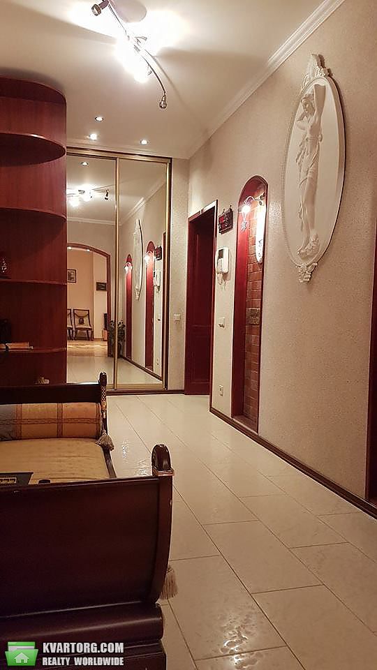 Rent out 4-room apartment. Киев,  Павловская — photo 6