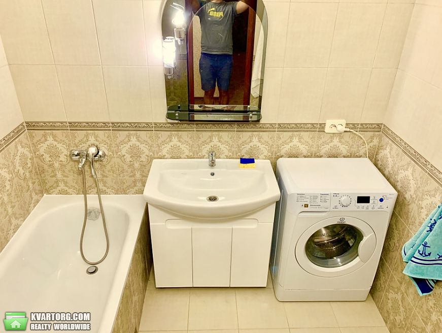 Rent out 2-room apartment. Киев,  Сергея Данченко — photo 7