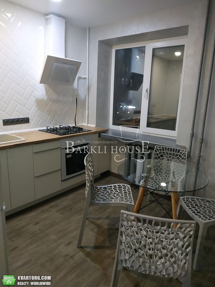 Rent out 2-room apartment. Киев,  Андреевская — photo 3