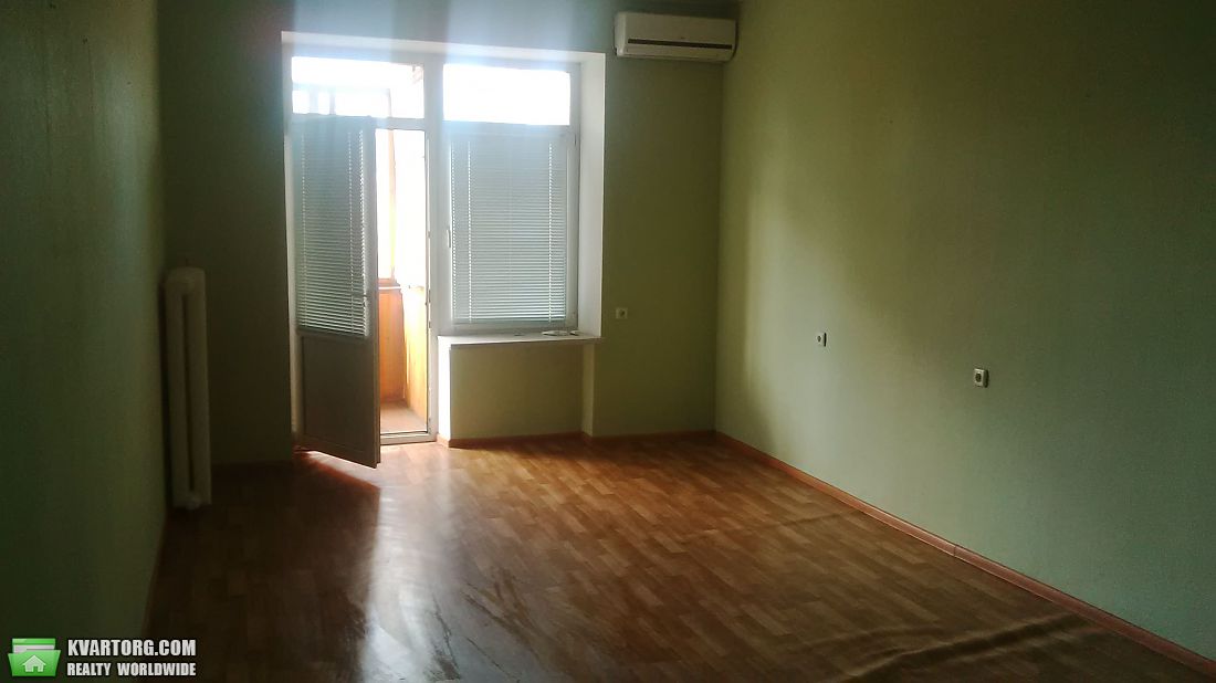 Rent out 3-room apartment. Киев,  Липская — photo 1