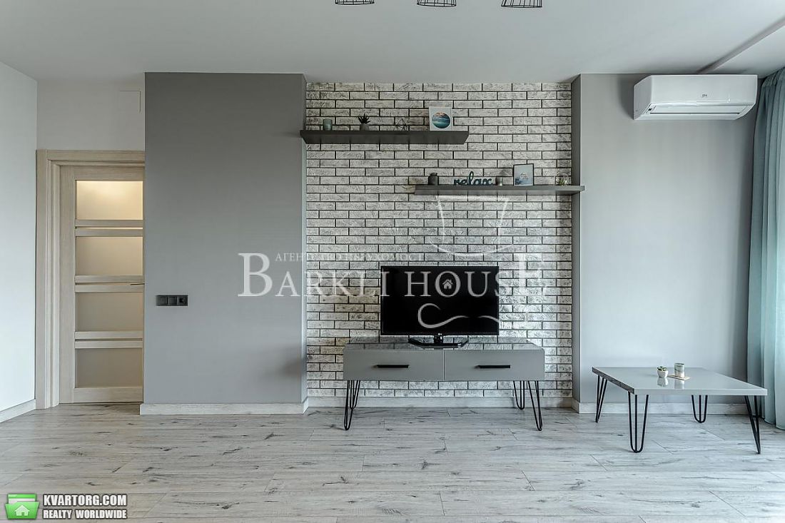 Rent out 2-room apartment. Киев,  Конева — photo 2