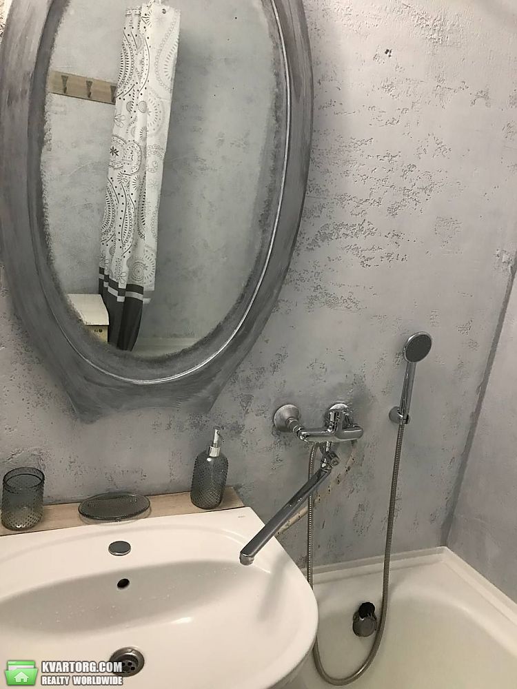 Rent out 1-room apartment. Киев, Л.Руденко — photo 10