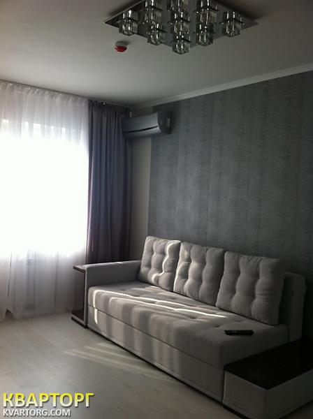 Rent out 1-room apartment. Киев,  Урловская — photo 1