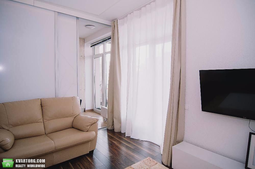 Rent out 2-room apartment. Киев, Замковецкая — photo 4