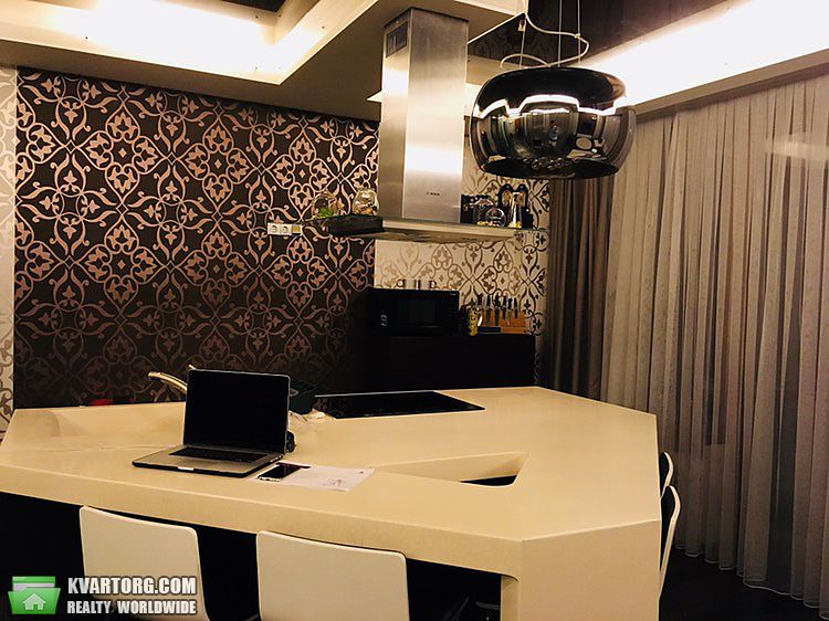 Rent out 2-room apartment. Киев,  Жилянская — photo 3