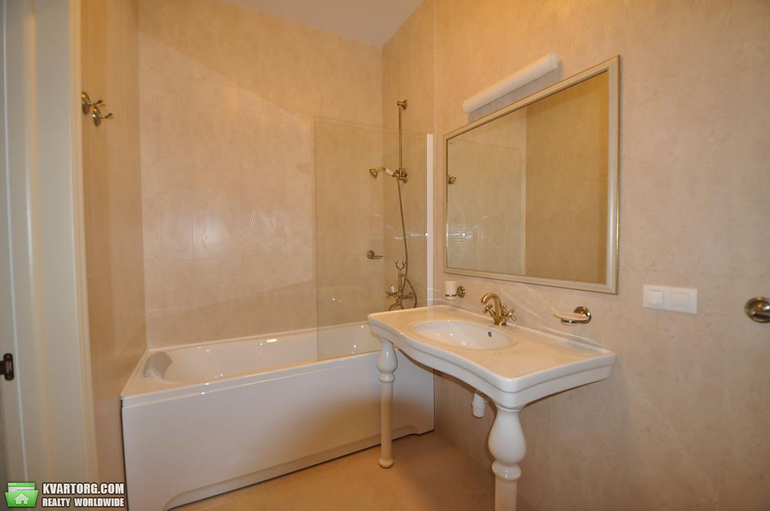 Rent out 3-room apartment. Киев,  Дмитриевская — photo 2
