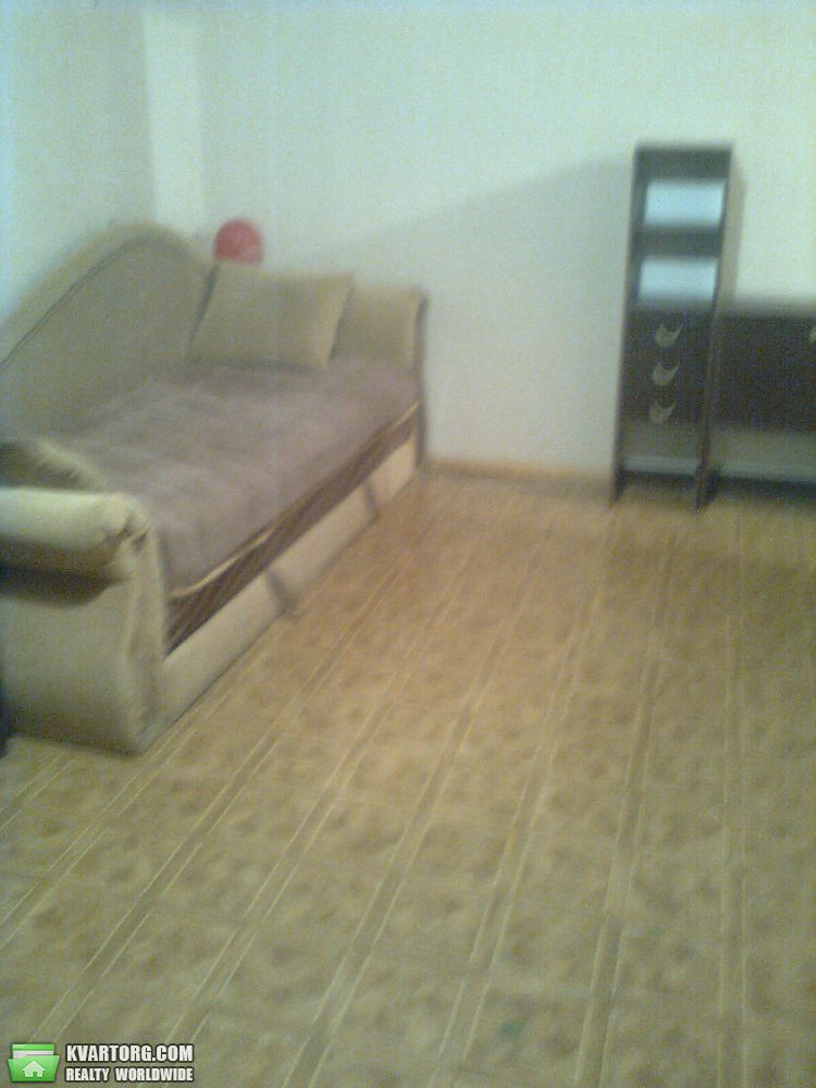 Rent out 1-room apartment. Киев,  Жмеринская — photo 2