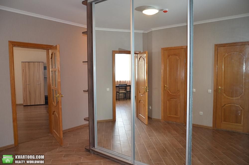 Rent out 2-room apartment. Киев,  Чавдар — photo 8