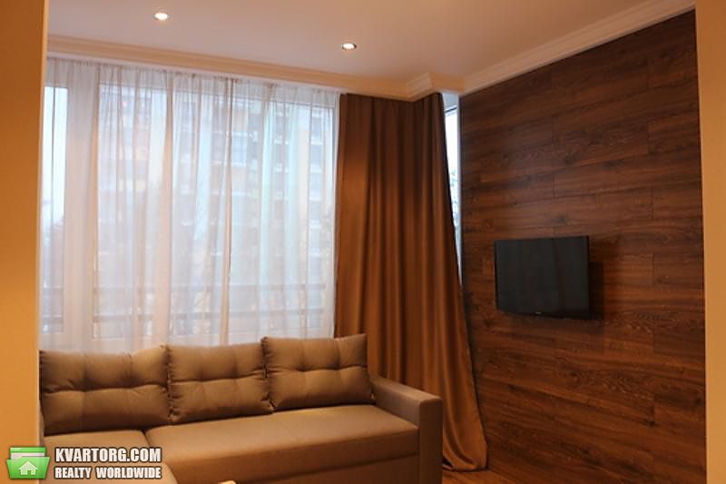 Rent out 2-room apartment. Киев,  Петрицкого — photo 1