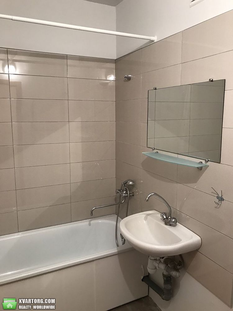 Rent out 2-room apartment. Киев, Бородина — photo 9