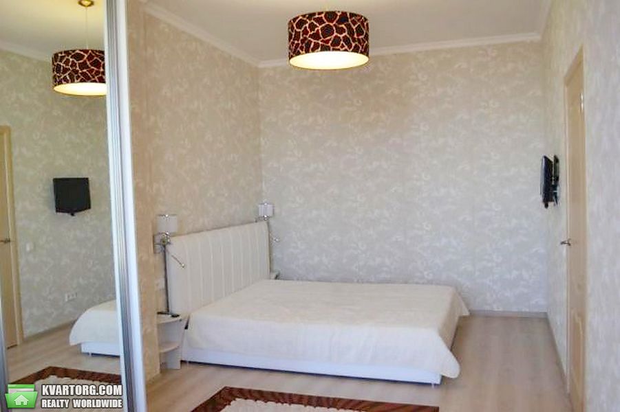 Rent out 1-room apartment. Киев,  Жилянская — photo 9