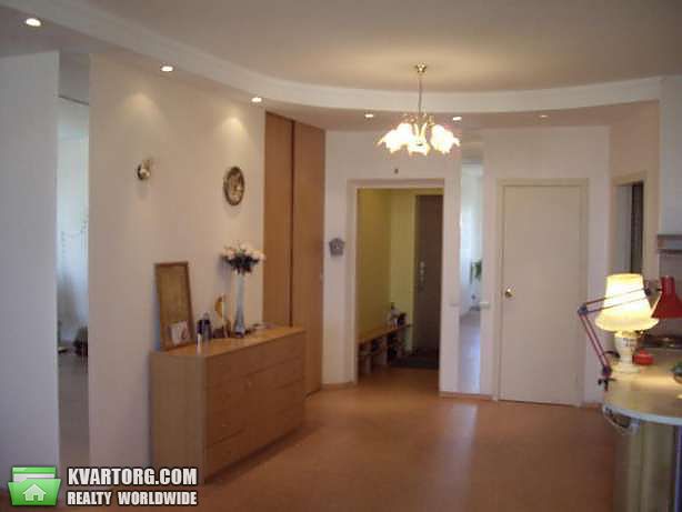 Sell 4-room apartment. Киев,  Клиническая — photo 1