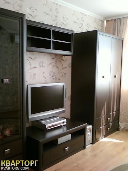 Rent out 1-room apartment. Киев,  Урловская — photo 1