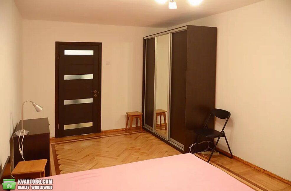 Rent out 2-room apartment. Киев,  Мичурина — photo 4
