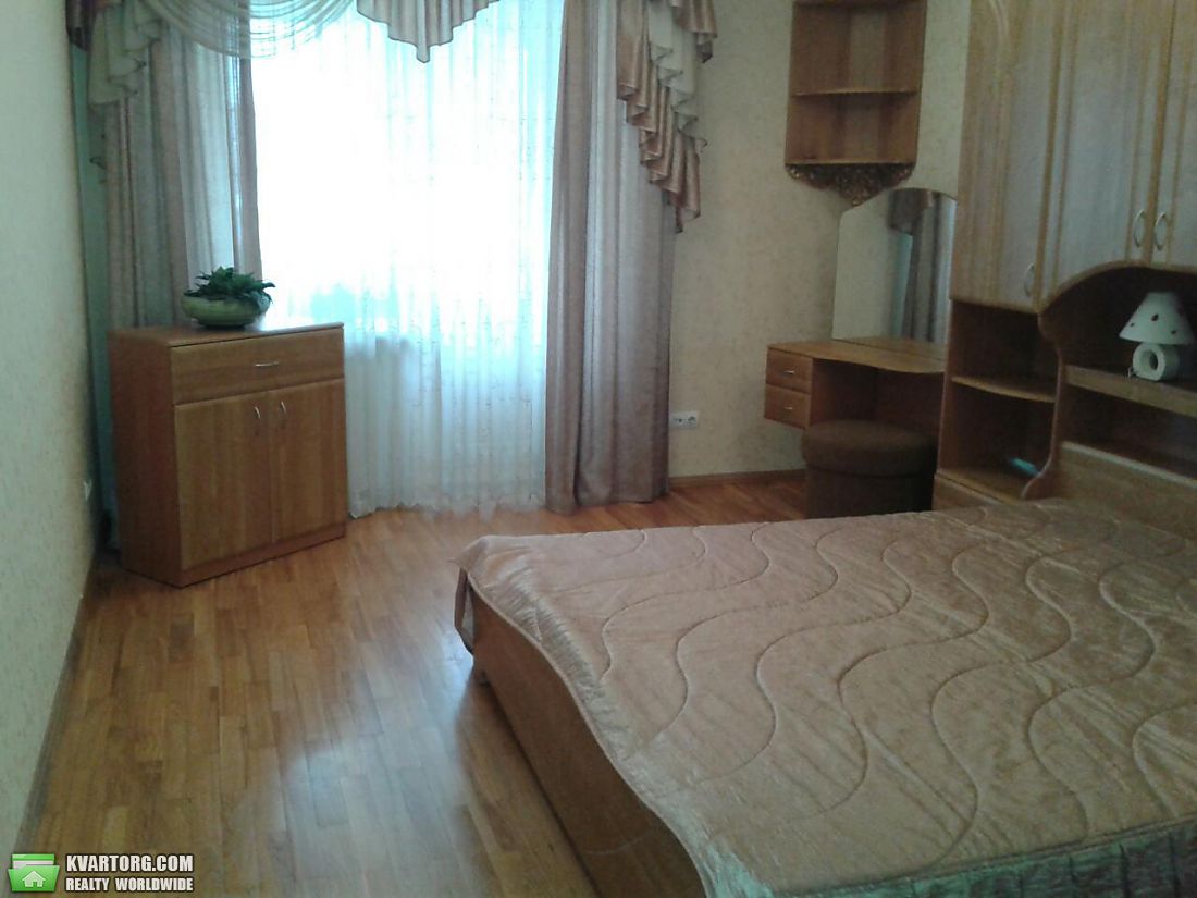 Rent out 2-room apartment. Киев,  Туровская — photo 3