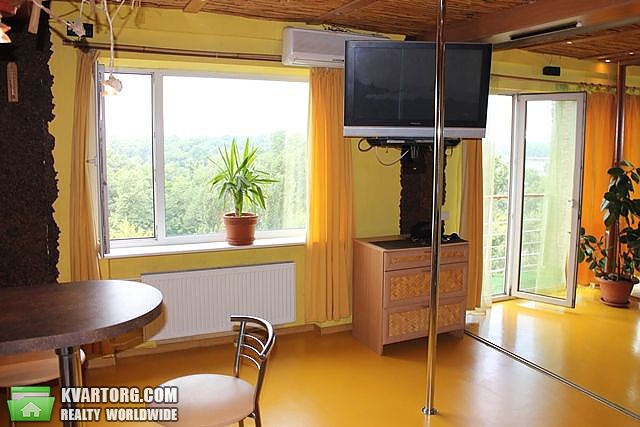 Rent out 2-room apartment. Киев,  Русановская наб — photo 3