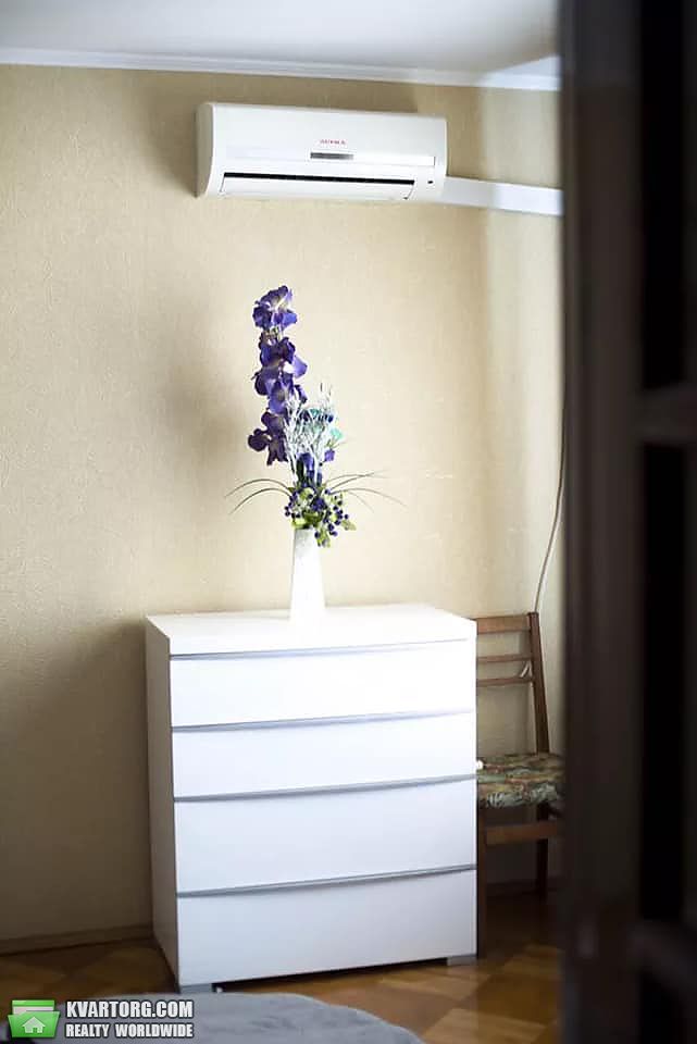 Rent out 2-room apartment. Киев,  Королева — photo 3