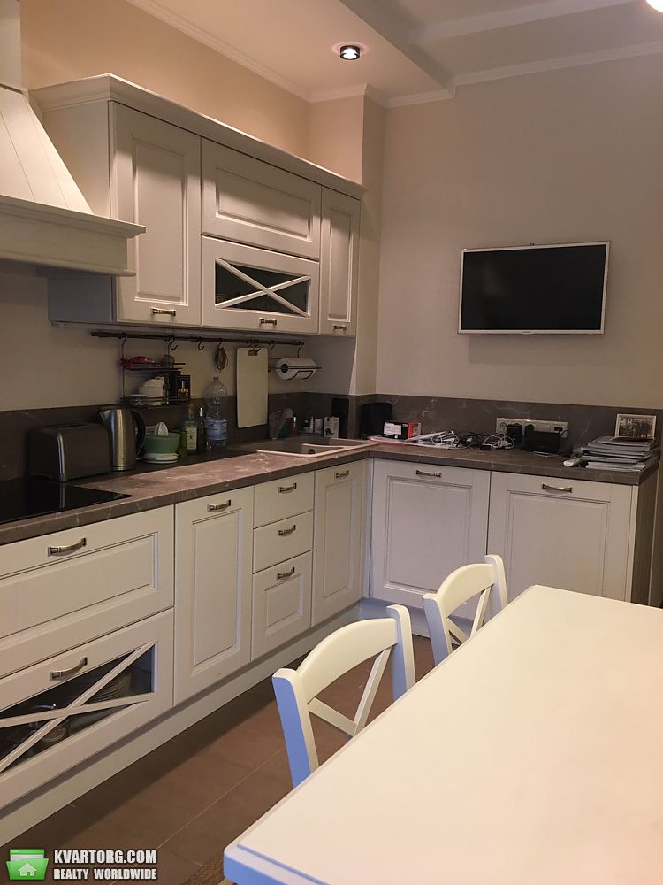 Rent out 3-room apartment. Киев,  Щорса — photo 1