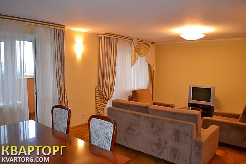 Rent out 2-room apartment. Киев, Луначарского Анатолия ул. — photo 1