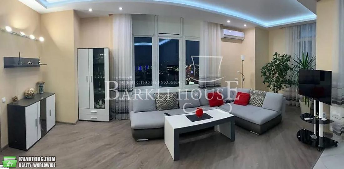 Rent out 3-room apartment. Киев,  Днепровская наб — photo 1