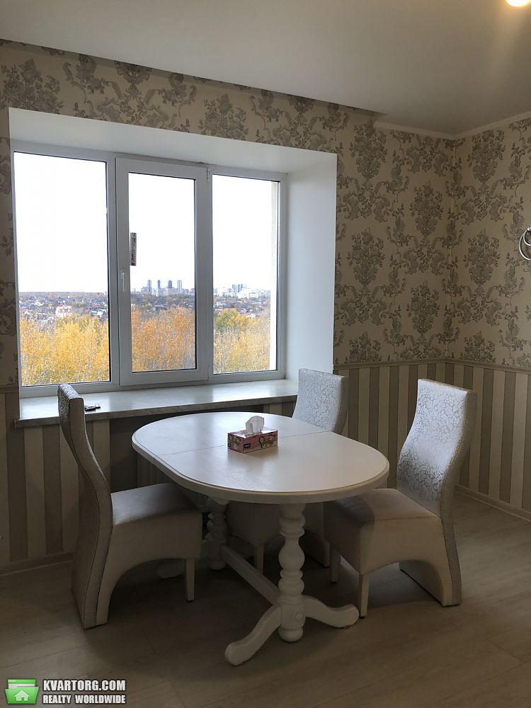 Rent out 2-room apartment. Киев,  Комбинатная — photo 3