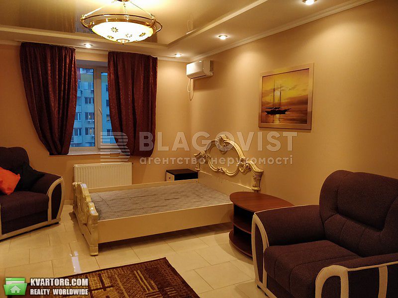 Rent out 1-room apartment. Киев,  Комбинатная — photo 1