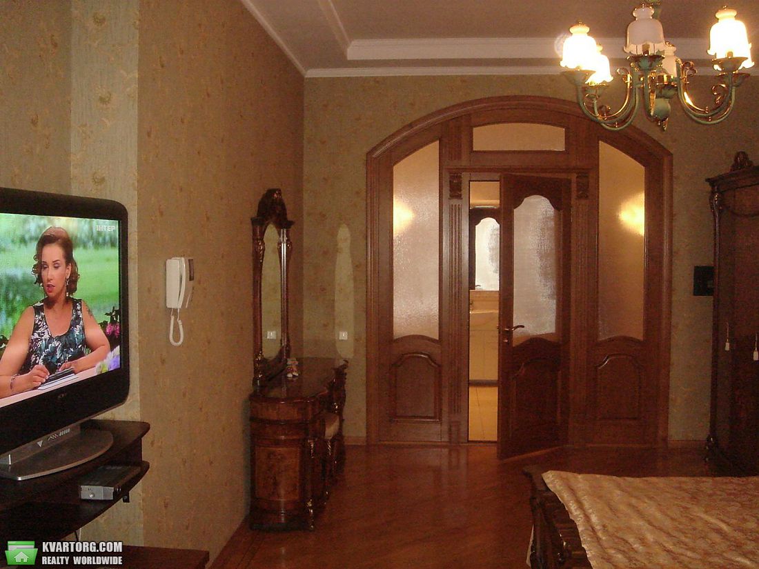 Rent out 3-room apartment. Киев, Трехсвятительская — photo 4