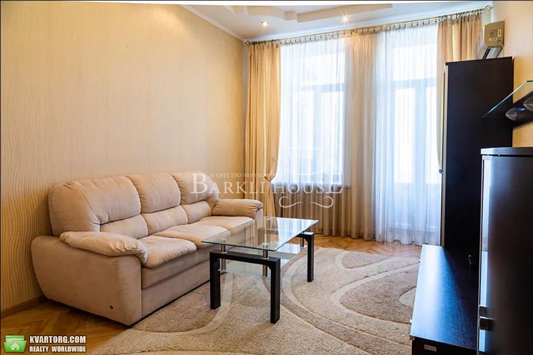 Rent out 2-room apartment. Киев,  Андреевская — photo 1